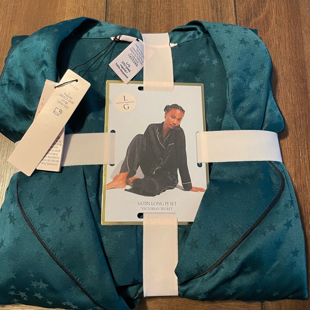 BNWT Victoria’s Secret satin pajama set